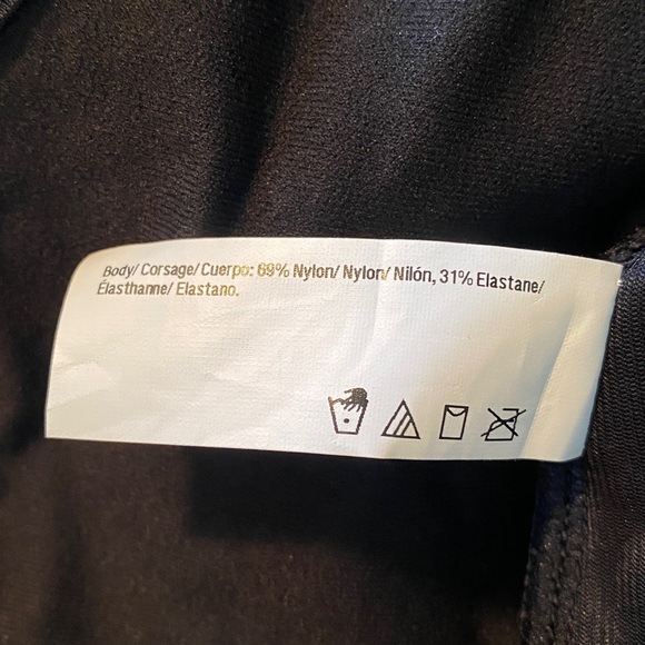 Maidenform Firm Black Shaping Camisole with built in padded bra size small - Picture 5 of 5